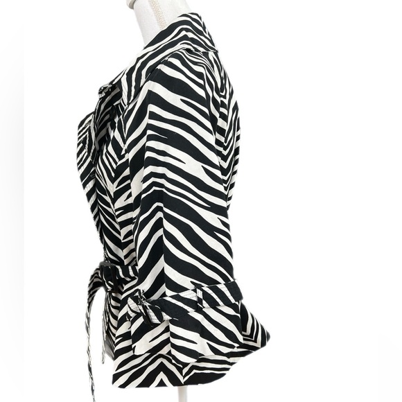🔥🔥NEW BLK/WHT ZEBRA JACKET-TAGS Size PM 3/4 BELL SLEEVES- STYLISH- VERSATILE! - Picture 2 of 5